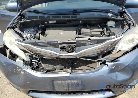 2015 Toyota Sienna Xle z USA, uszkodzony, nr VIN 5TDYK3DCXFS685715